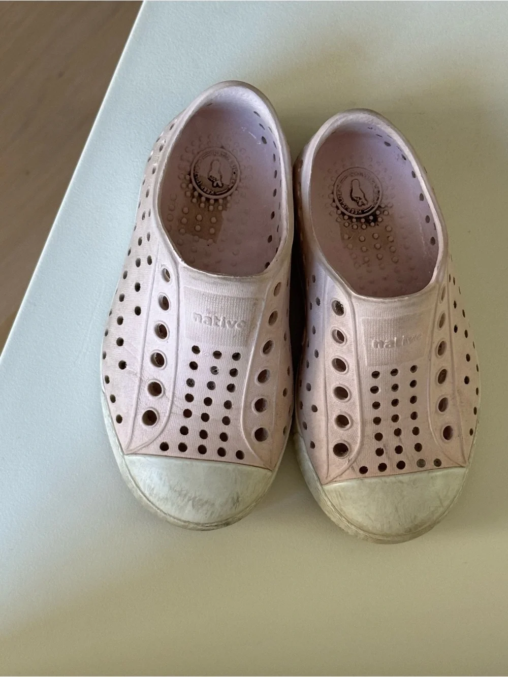 native Jefferson Slip-On Kids Shoes in Light Pink c7 toddler girl